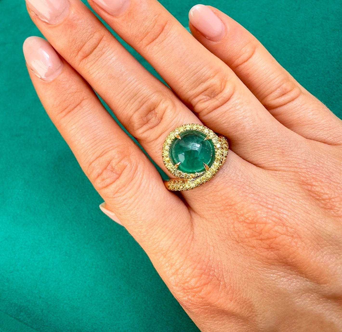 Capucine H fine jewelry. Emerald. 18k gold ring. Elegant precious jewel. Made in Paris