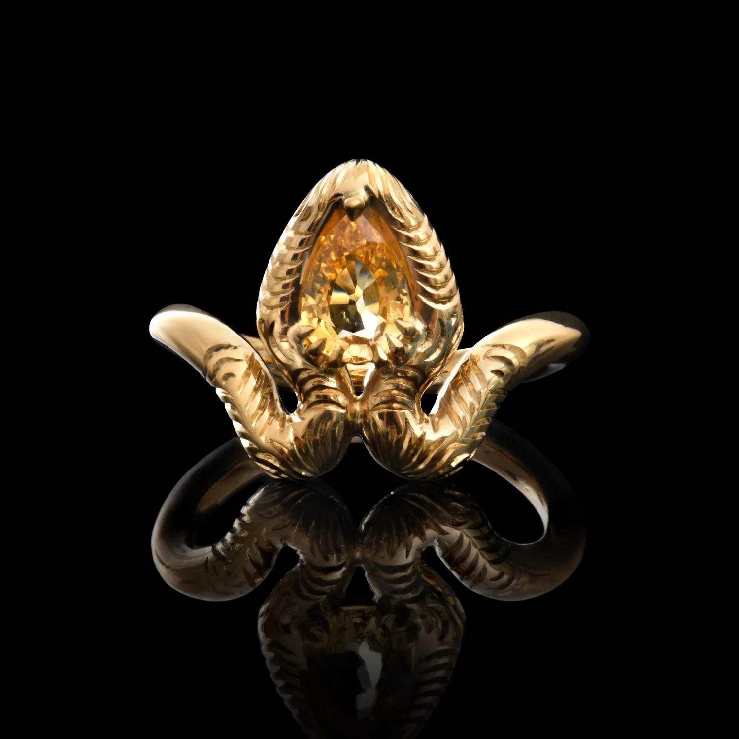 Yellow Sapphire. 18k Gold ring. Fine Jewelry. Luxury Gifting. Capucine H. Paris. Ethos of London.
