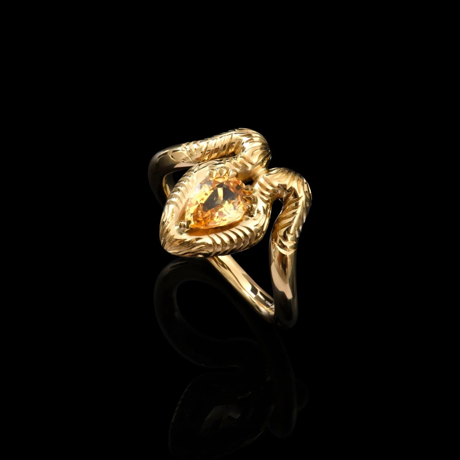 Yellow Sapphire. 18k Gold ring. Fine Jewelry. Luxury Gifting. Capucine H. Paris. Ethos of London.