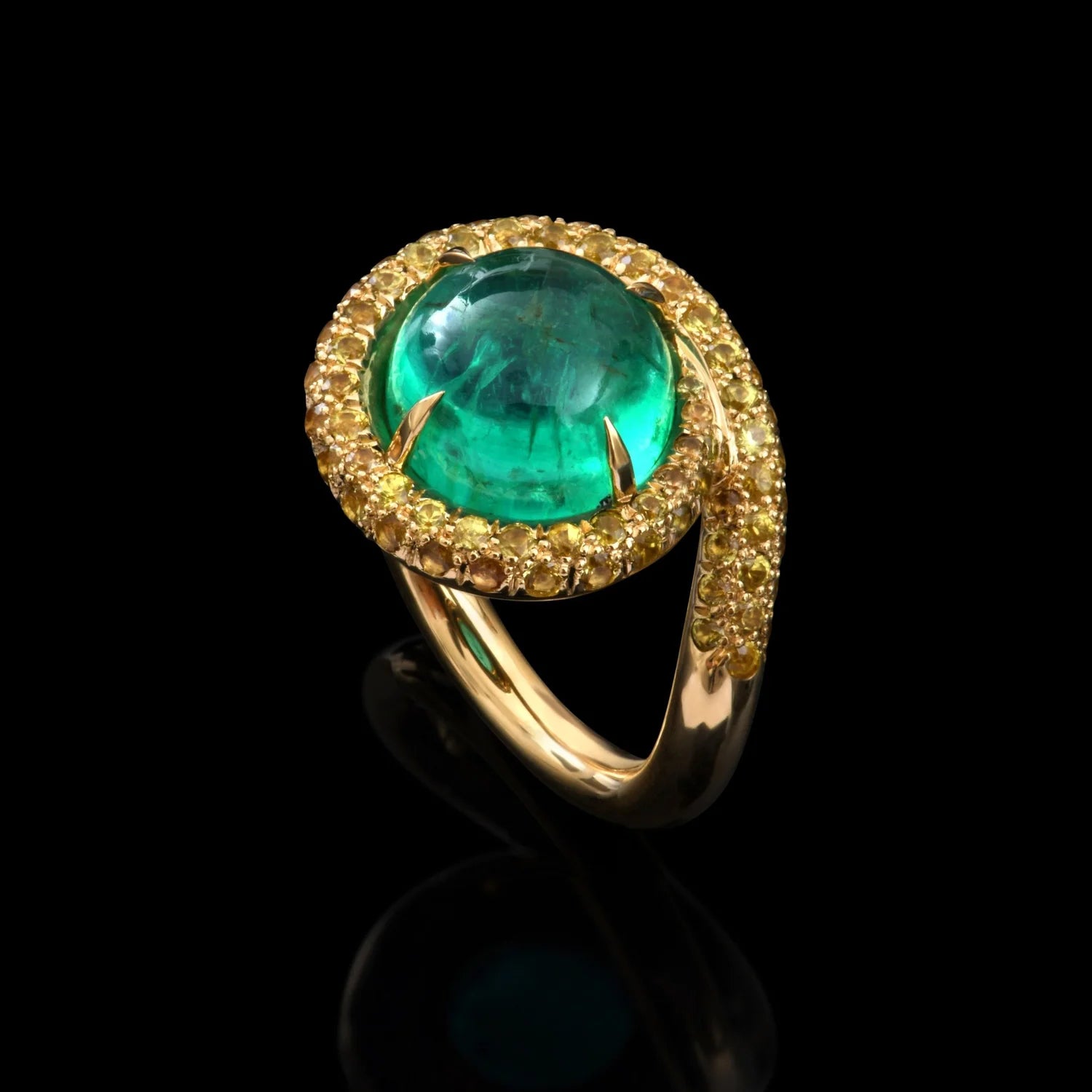 Capucine H fine jewelry. Emerald. 18k gold ring. Elegant precious jewel. Made in Paris