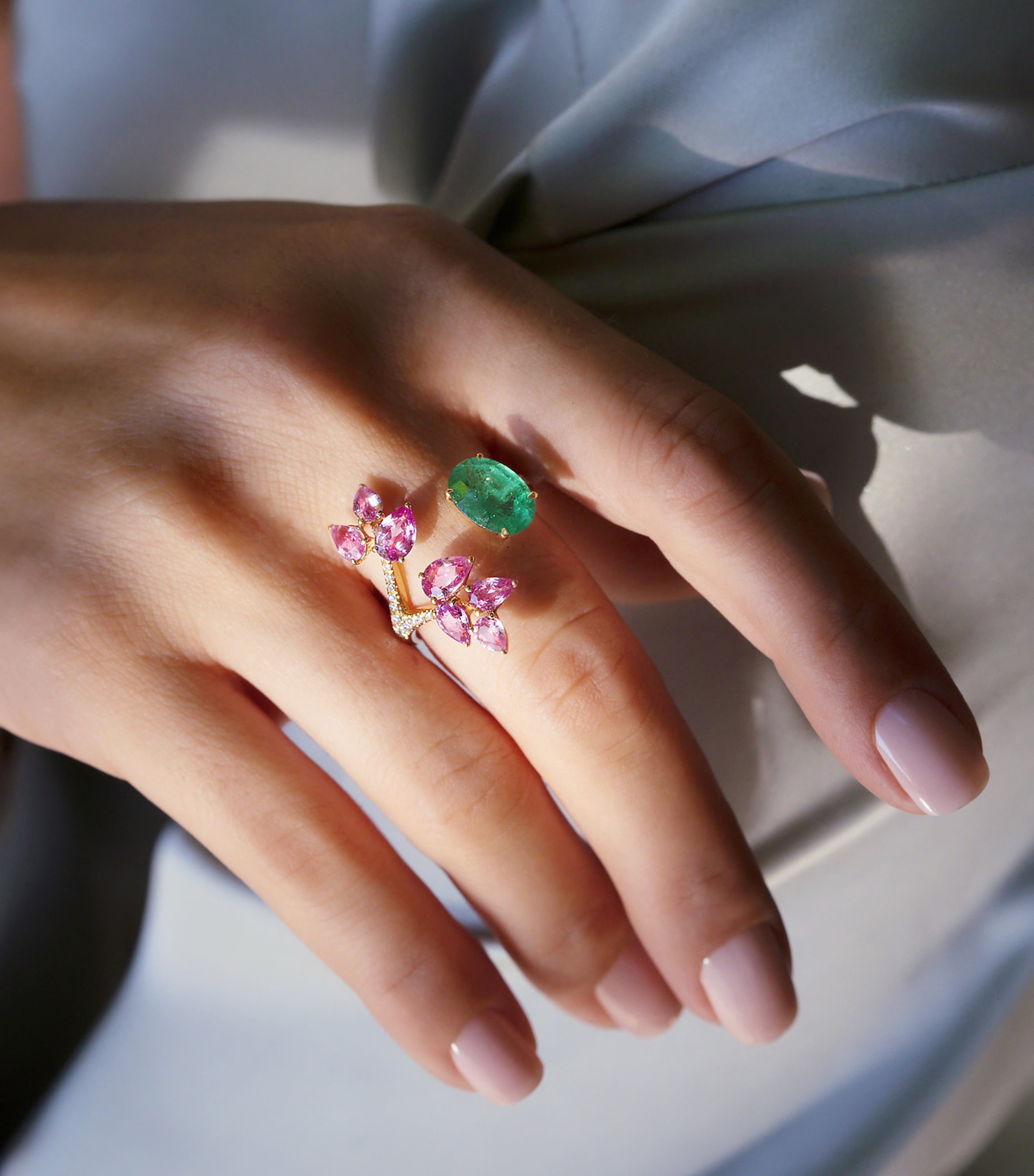 High Jewelry Maison Gismondi 1754, Rose Gold Ring, Emerald, Pink Sapphires, Diamonds