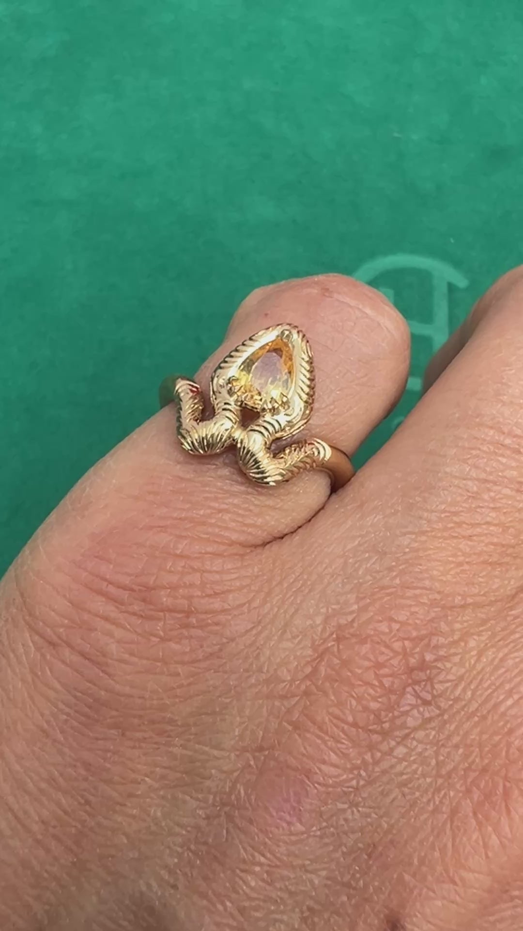 Yellow Sapphire. 18k Gold ring. Fine Jewelry. Luxury Gifting. Capucine H. Paris. Ethos of London.