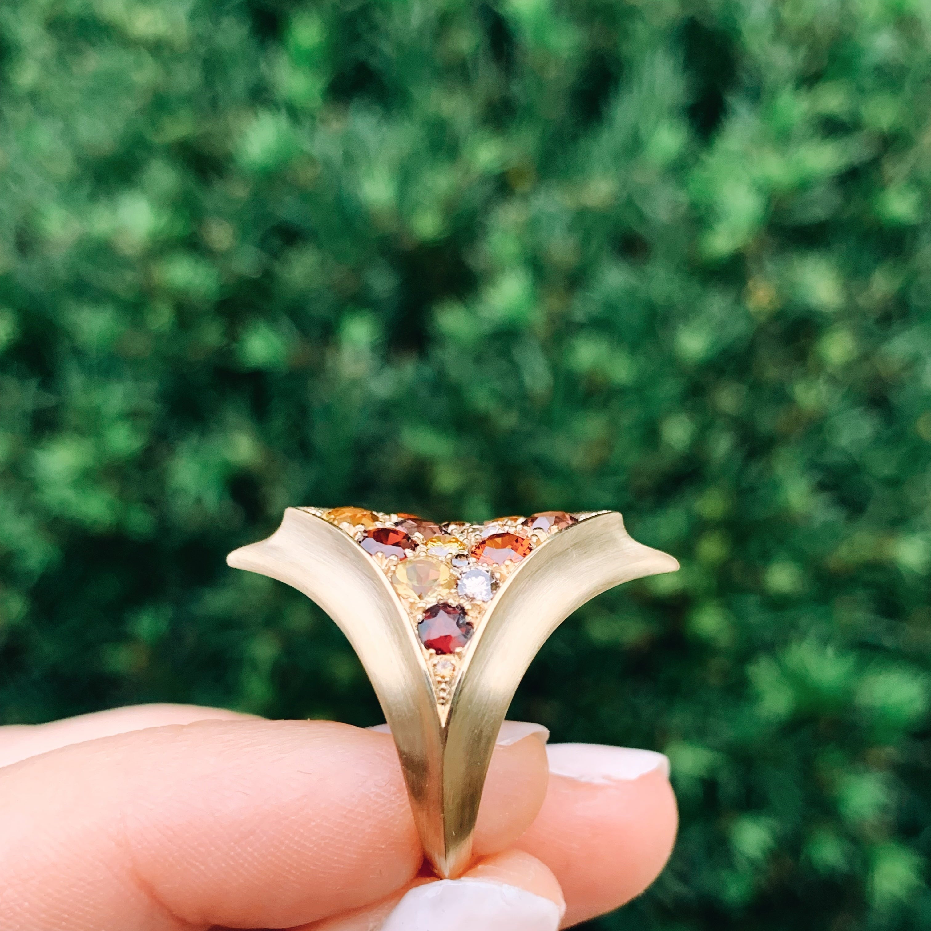 18k gold ring. Garnet, citrines, diamonds. Fine Jewelry by Capucine H. Ethical Jewelry. Collectible Design.