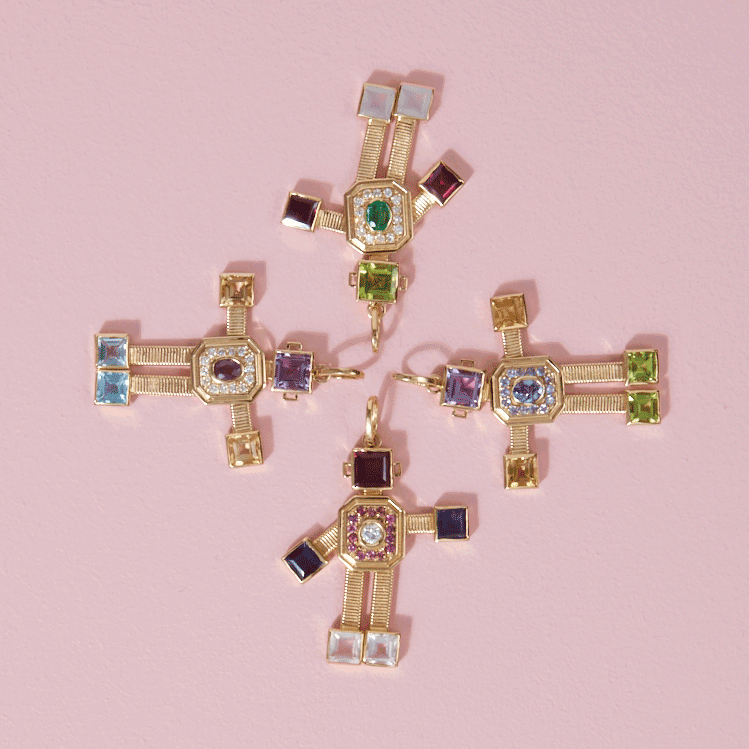 18 karat yellow gold articulated robot pendant by fine jewelry designer Tatiana Van Lancker