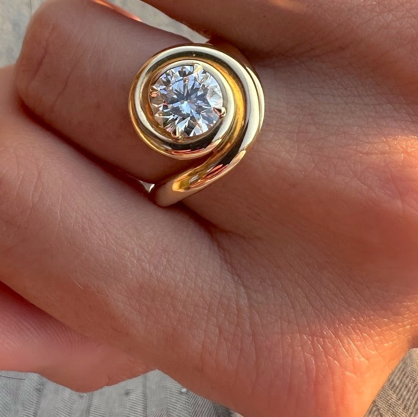 Diamond 18k gold ring. Fine Jewelry. Capucine H. Paris. Ethical jewel. 