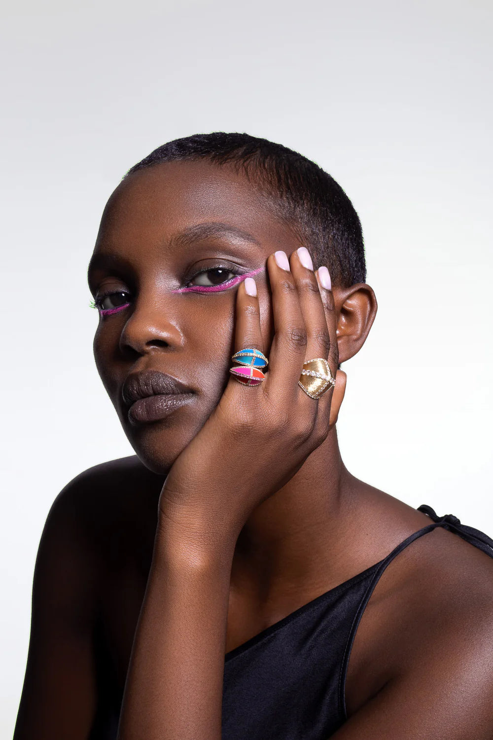 Ashaha Jewelry. Kahina pink diamond sapphire ring in 18k gold. Luxury gifting.