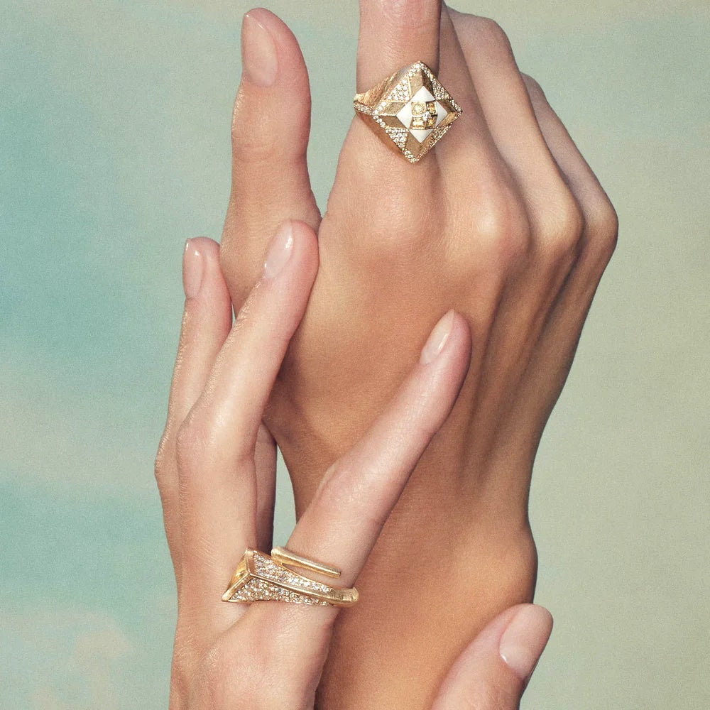 Ashaha x Ethos of London. Aysu Grande Diamond ring, 18k gold and diamonds. Fine Jewelry. 
