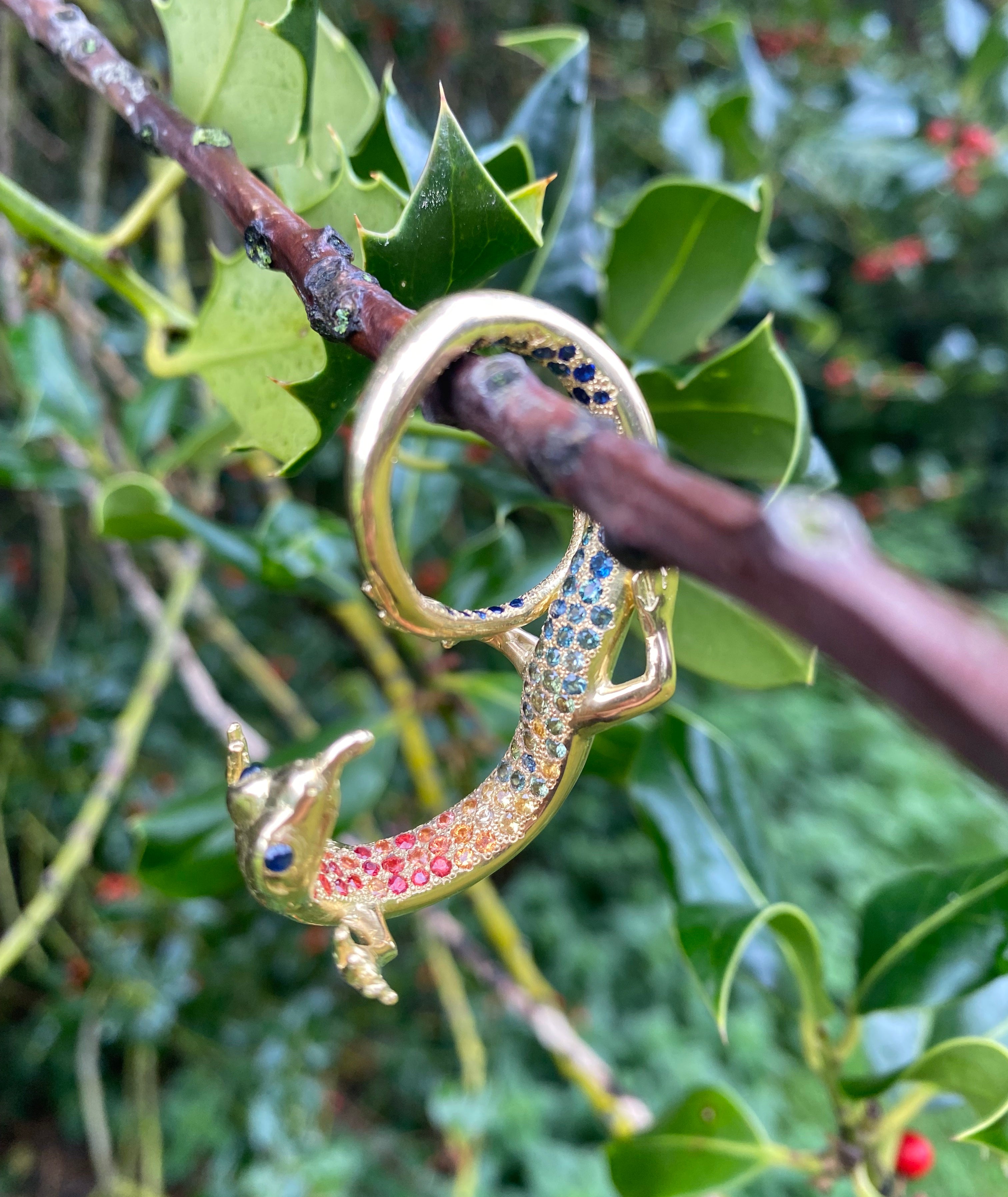 Wearable miniature sculpture. Sapphire Lizard Double Knuckle Ring by jewelry designer Clio Saskia