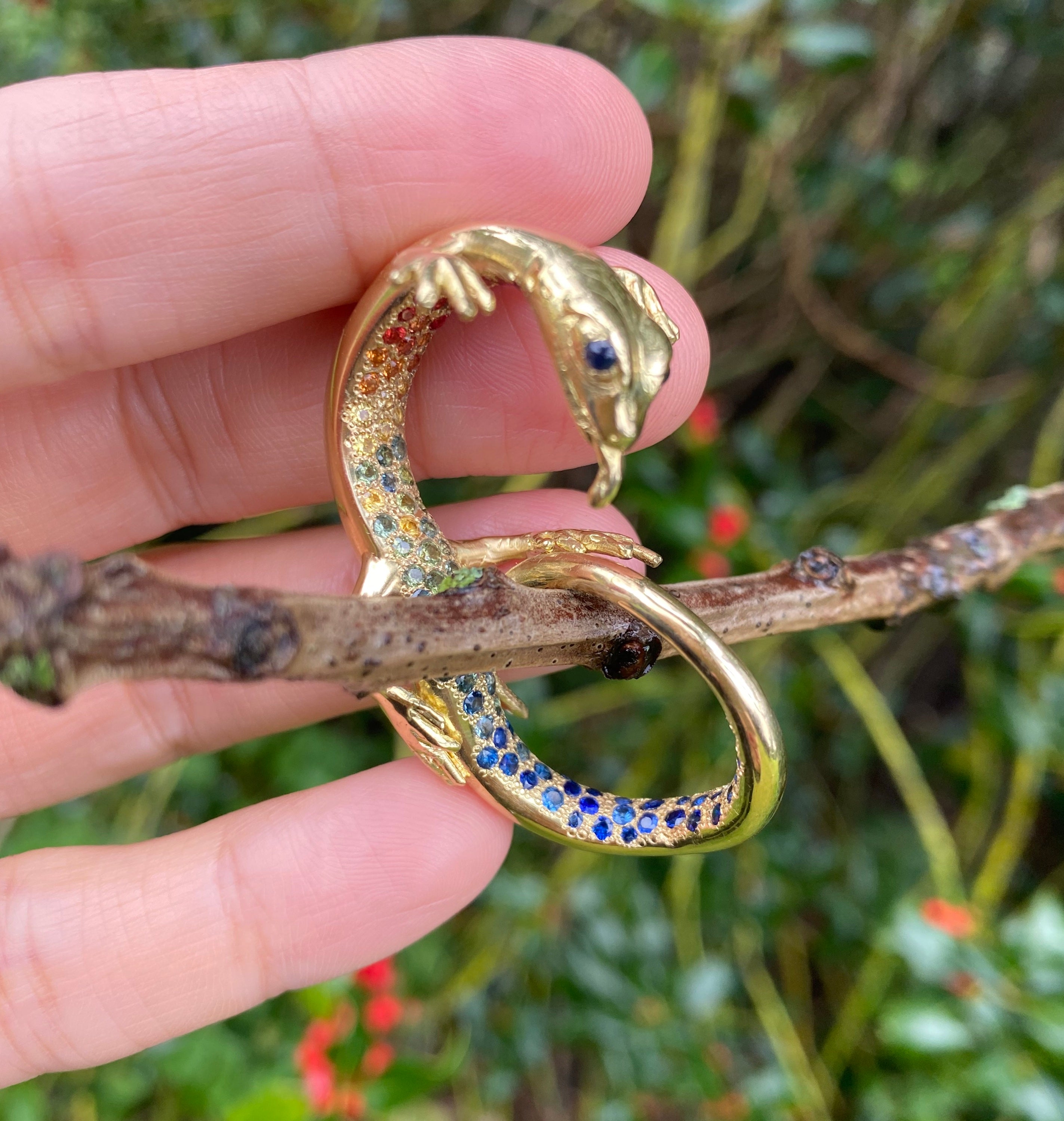 Wearable miniature sculpture. Sapphire Lizard Double Knuckle Ring by jewelry designer Clio Saskia