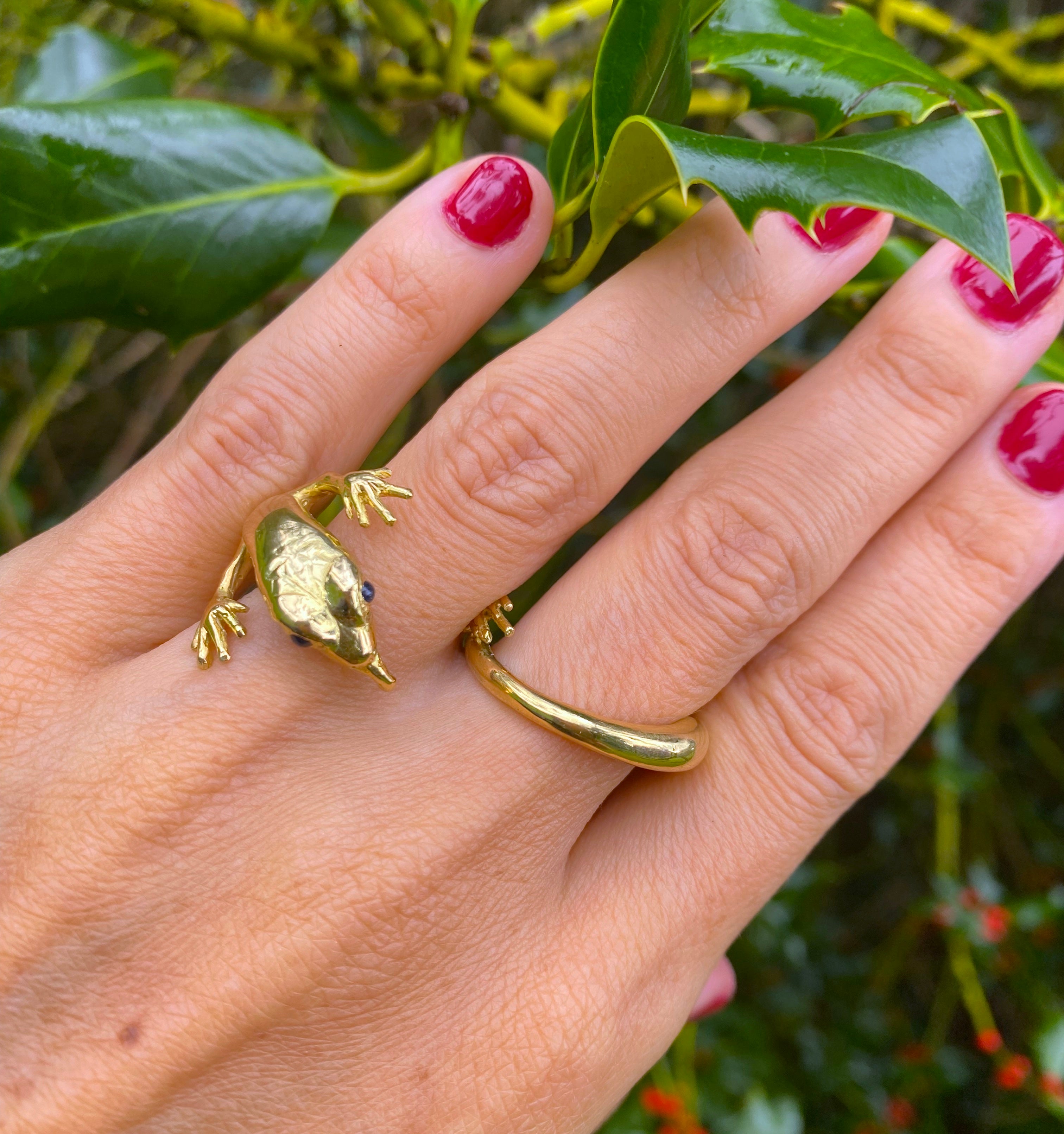 Wearable miniature sculpture. Sapphire Lizard Double Knuckle Ring by jewelry designer Clio Saskia