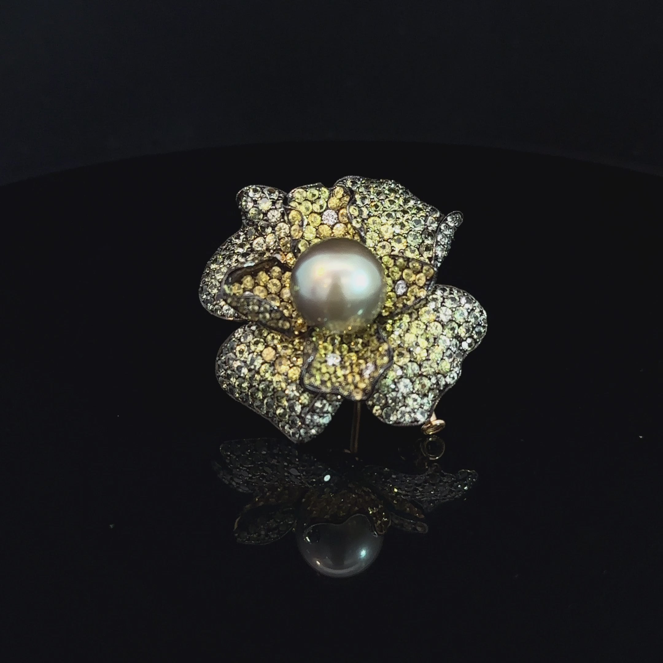 Italian jewelry house Sabbadini, 18k gold brooch, Tahiti pearl, diamond, sapphire pavé, heirloom.