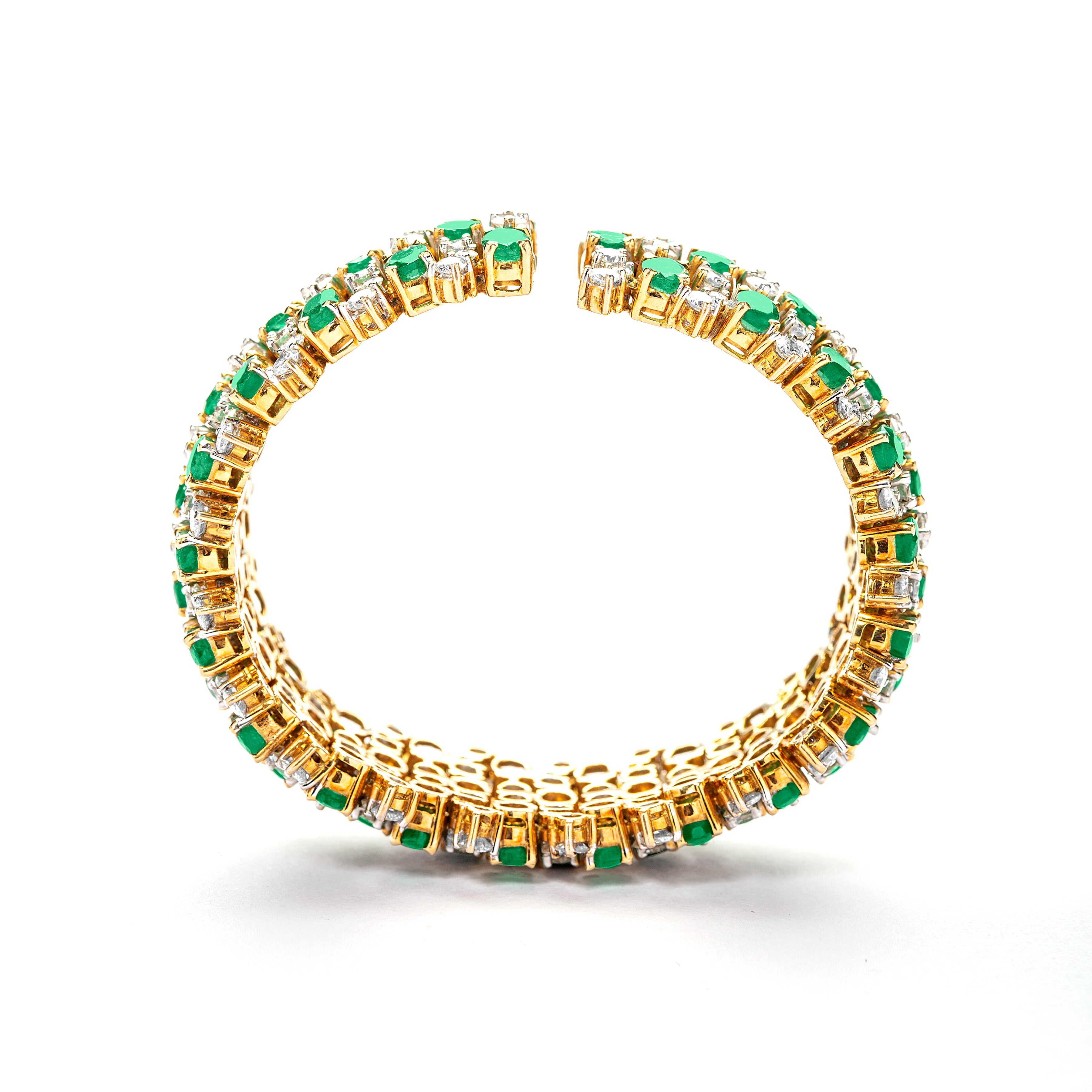 Emerald and Diamonds bracelet in 18 karat gold by fine jewelry designer ESTAA
