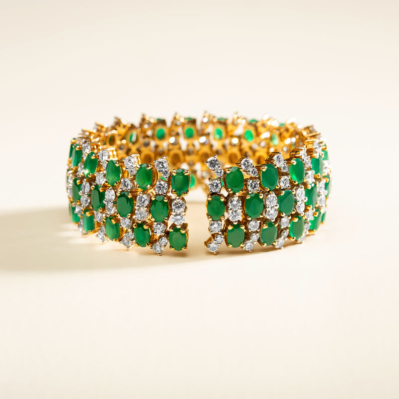 Emerald and Diamonds bracelet in 18 karat gold by fine jewelry designer ESTAA